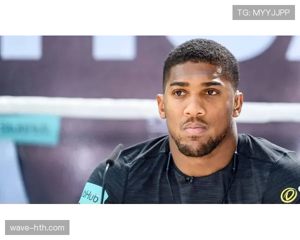 安东尼·约书亚在街角排队买咖啡像邻居大哥，他的信用卡账单想想都让人懵